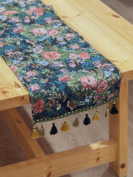 رنر طاولة قماش مورد كواليتي عالي جدًا مع أطراف جميلة